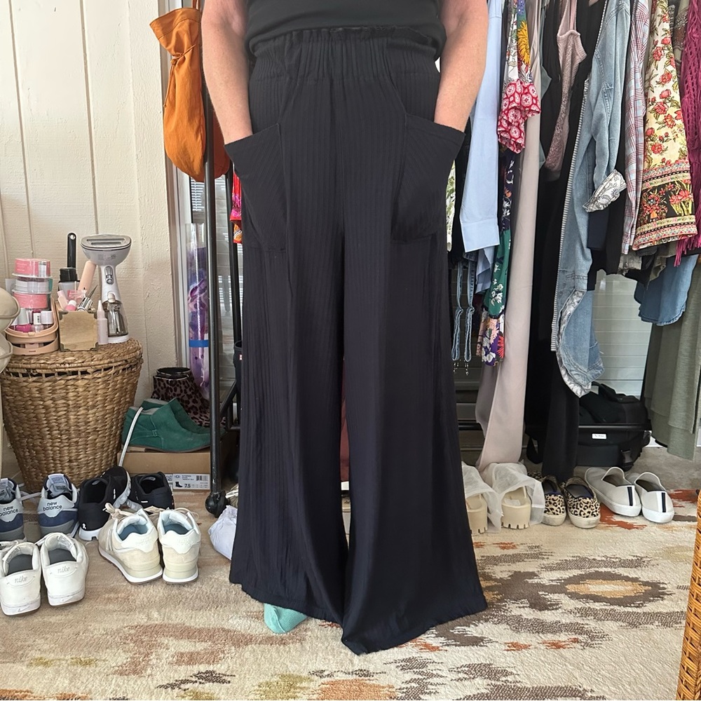 Wide-Leg Black Pull-On Pants with Pockets